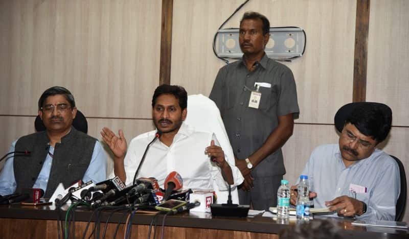 Andhra Pradesh CM-elect Jaganmohan Reddy meets bureaucrats