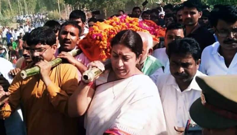 Did Smriti Irani point at top Congress leader for her aides murder in Amethi
