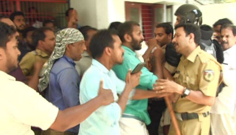 dispute between dyfi activist and police in thamarassery