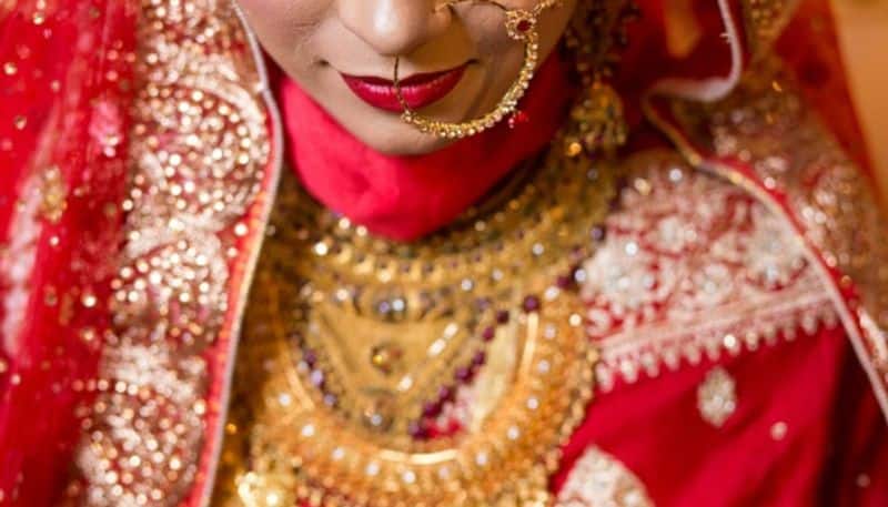 bride stole money and fled in shahjahanpur uttar pradesh