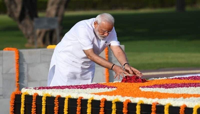 Ahead of swearing in, Modi pays tributes to Gandhi, Vajpayee