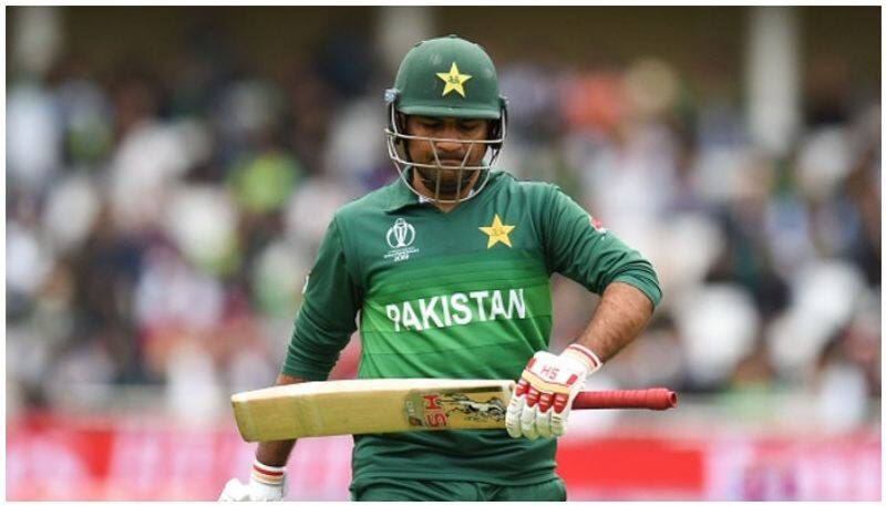 moin khan feels personal reason behind sarfaraz ahmed dropped from team and sacked from captaincy