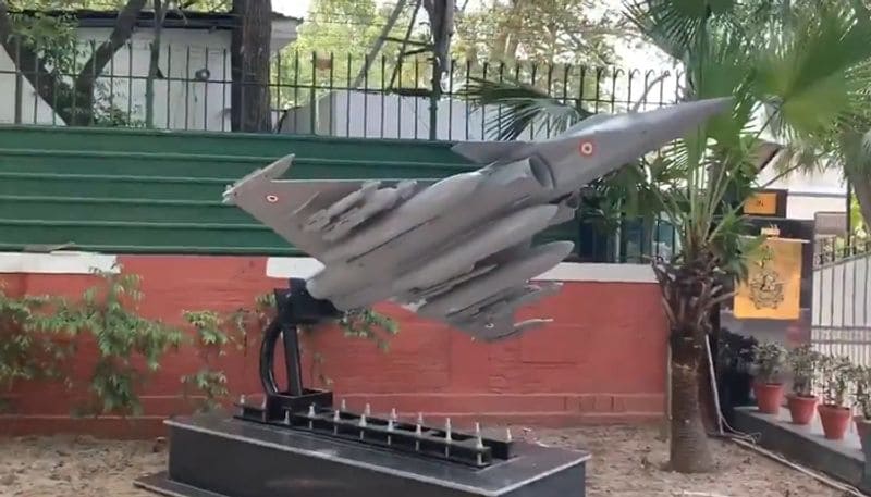 IAF erects Rafale replica outside Air Chief house, right in front of Congress Headquarter