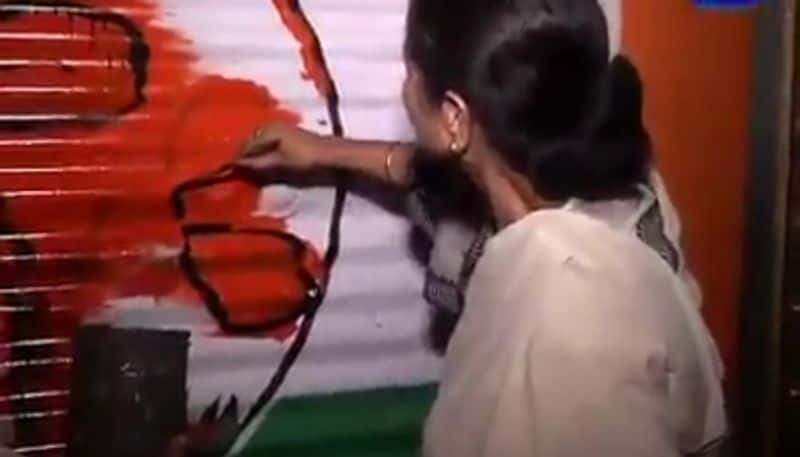 Mamata draws Trinamool symbol on office walls, claims it belonged to her