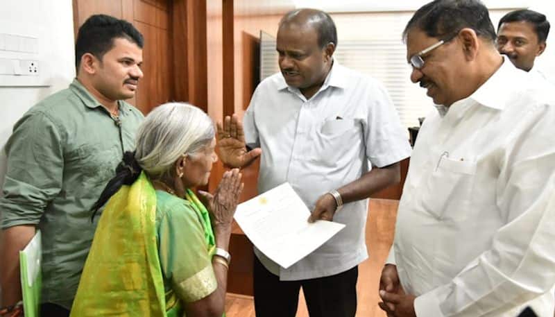 Padmashri awardee Salumarada Thimmakka meets Karnataka CM, saves 287 trees from axe