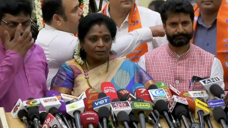 tamilisai soundararajan fights with his son for bjp down comment