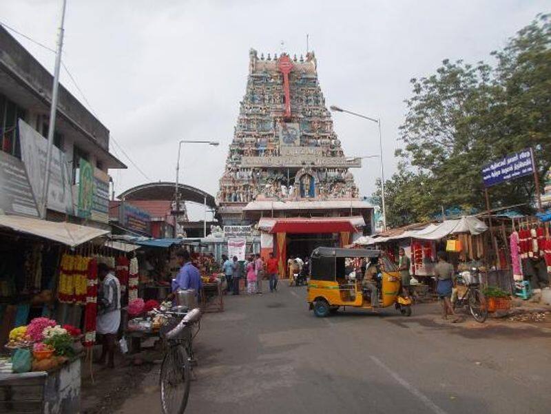 cell phone usage may be banned in vasapalani murugan temple
