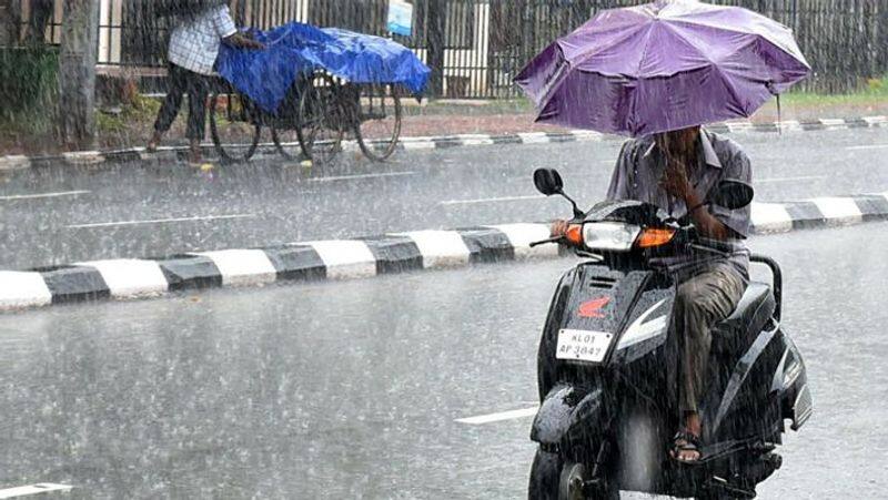 Do not open umbrellas when travel on bike