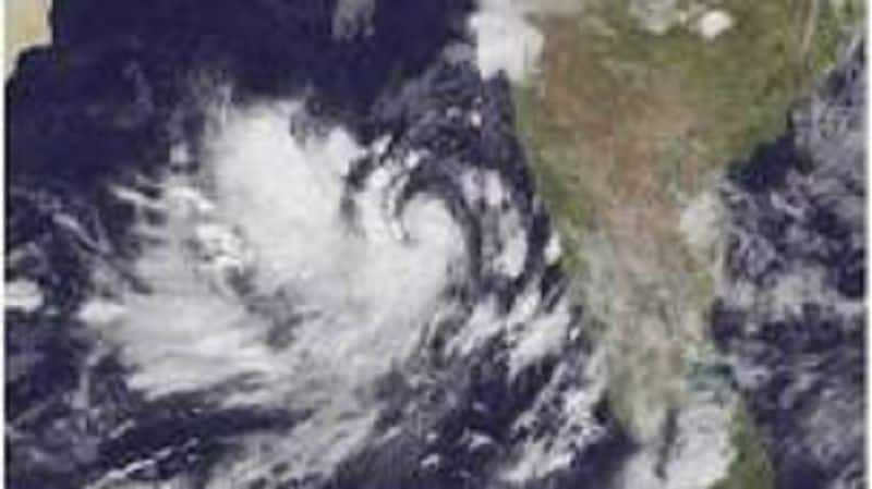 vayu cyclone in Gujarath