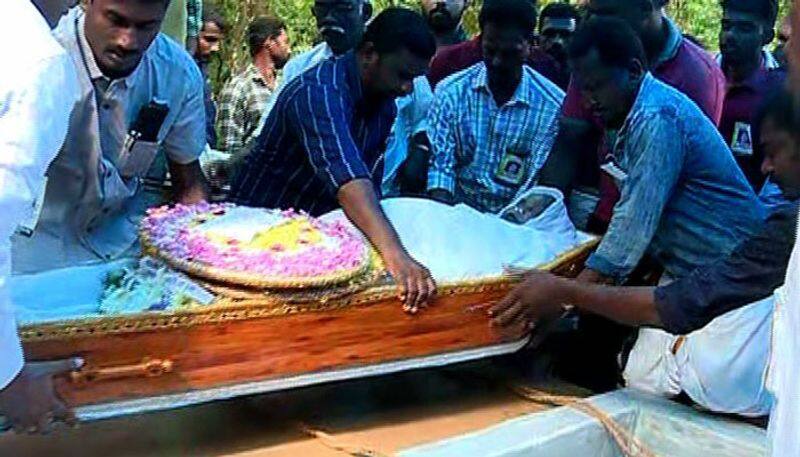relatives pays final rites to Annamma after 30 days keeping in mortuary due to protest by natives