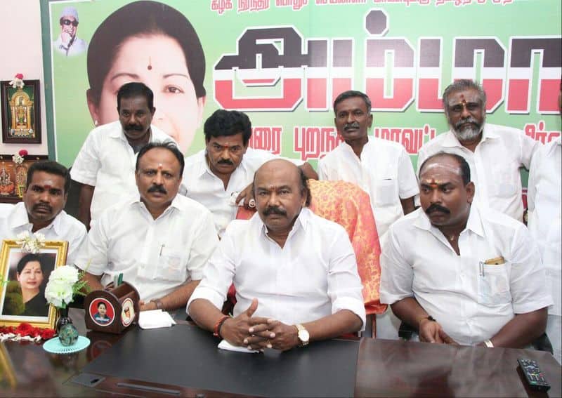 AIADMK candidate who takes care not to smell BJP in the campaign... Strategy to set aside Modi's image..!