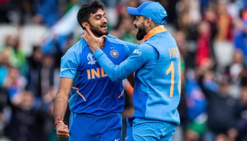 virat kohli reaction after vijay shankar took wicket in his very first ball in world cup against pakistan