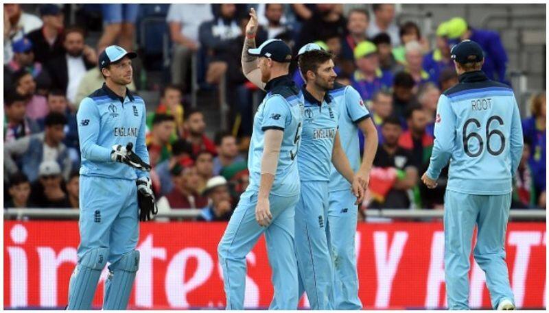 sri lanka lost 3 early wickets against england