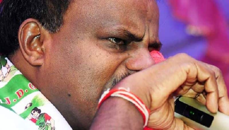 JD(S)-Cong MLAs 'resign' in big numbers, Kumaraswamy regime may collapse