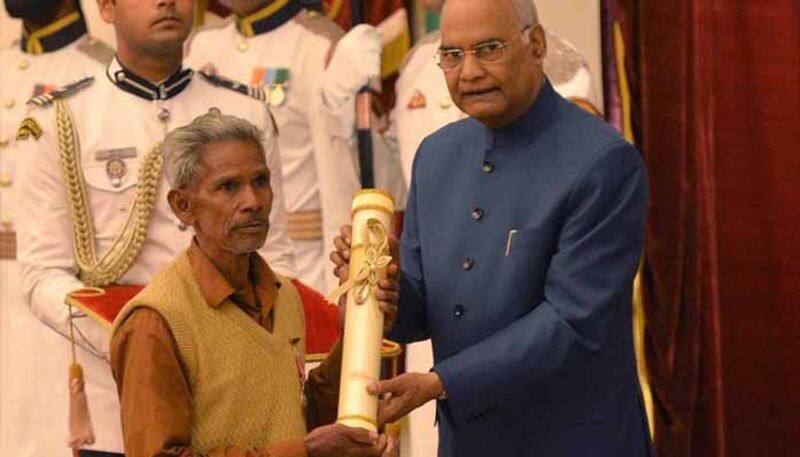 Fruit Seller Who Earns Rs 150 a Day Wins Padma Shri for Providing Education to Children