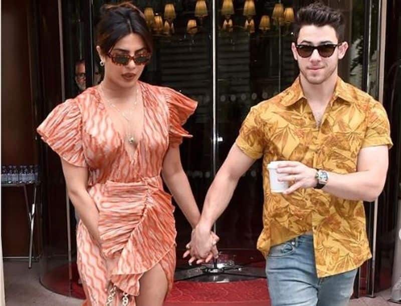 Priyanka Chopra, Nick Jonas strike perfect romantic pose