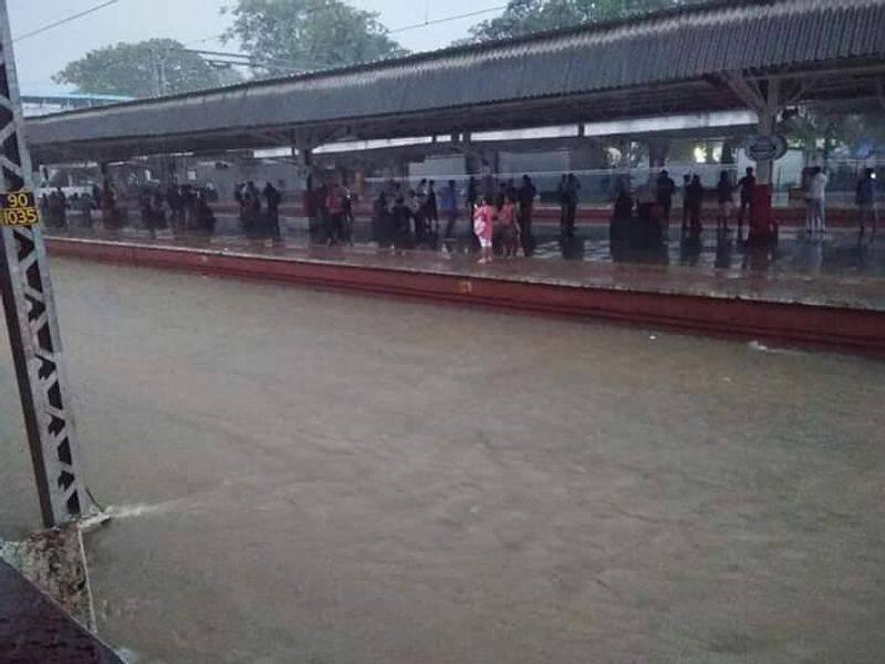 Mumbai Rains: several trains cancelled
