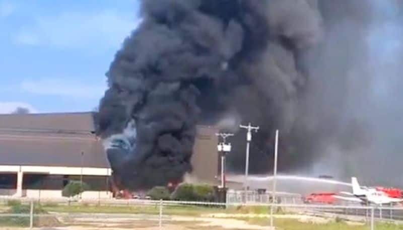 US 10 killed after small plane crashes hangar Dallas