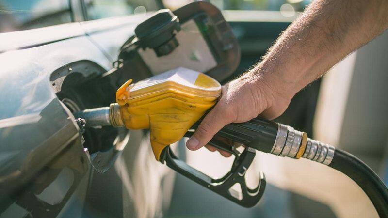 Petrol, diesel become cheaper in Delhi than UP