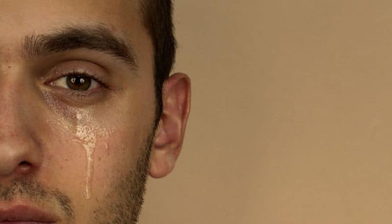 men should cry while they are in grief says mental health experts