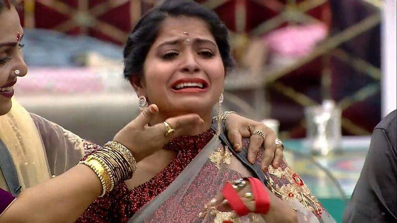Over Acting madhumitha in eviction process