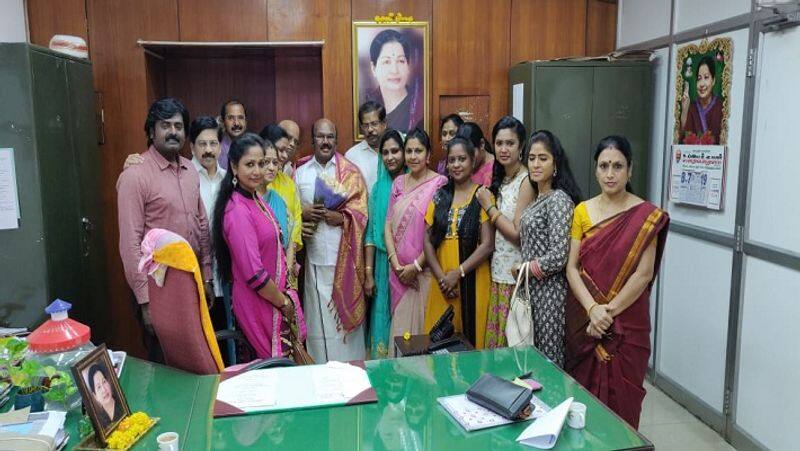 News readers meet minister jayakumar