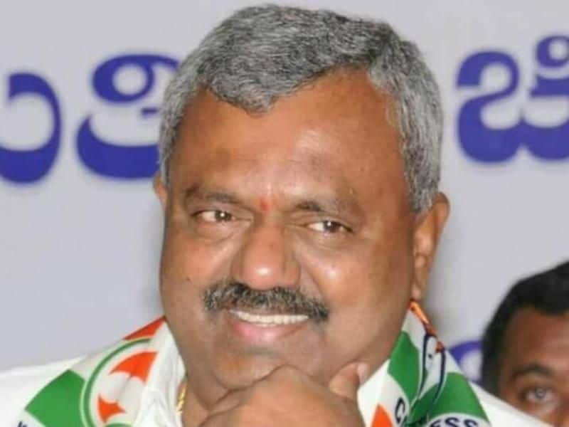 One congress rebel MLA ST somashekar return in Bangalore, said he has resigned from assembly not from congress