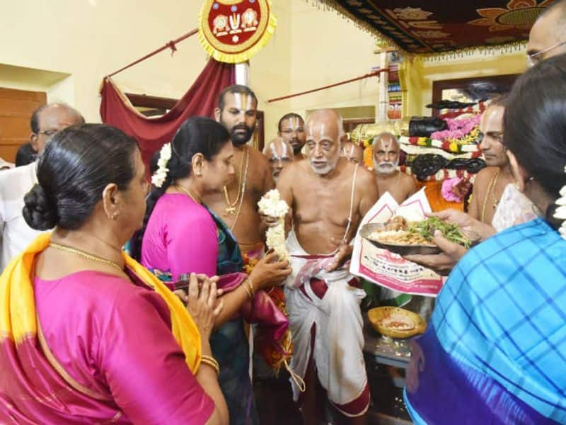 Karunanidhi family total surrender
