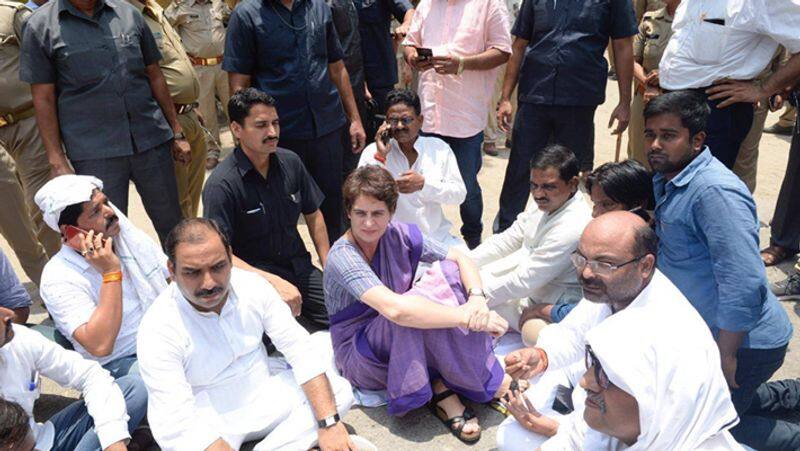 Corona vaccine shortage is a failure of the central government ... Priyanka Gandhi Pakir accusation ..!