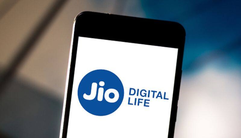 jio gains revenue and  idea and vodafone looses the revenue