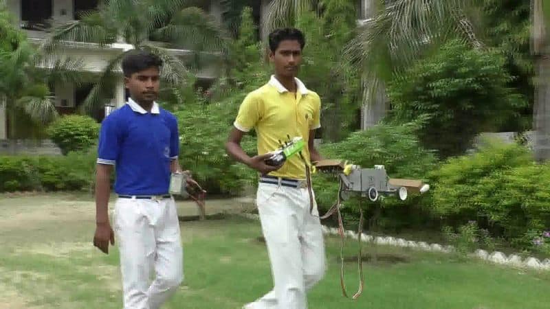 Junior scientists of Uttar Pradesh, made useful farming machine from waste materials
