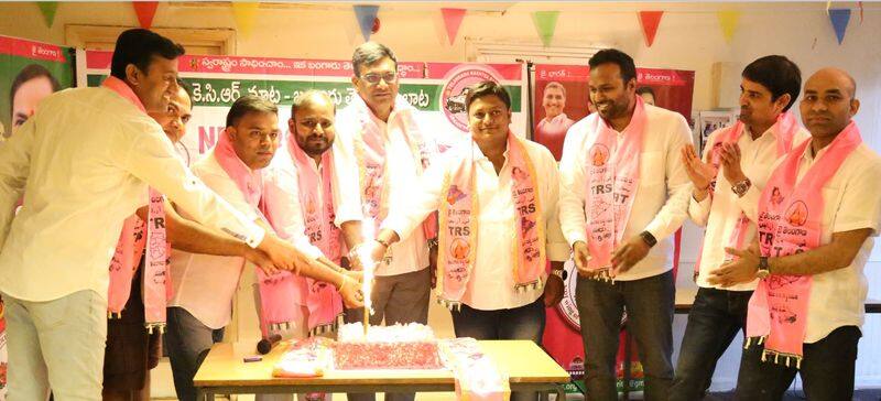 trs nri wing conducts ktr birth day celebrations in uk