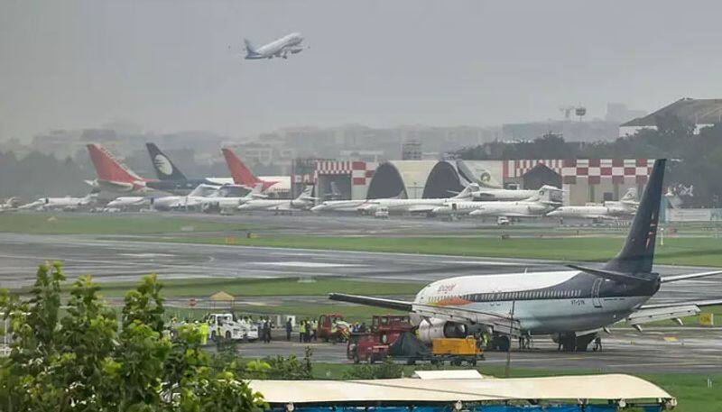20 lakhs were hidden in private part, foreign woman caught at the airport