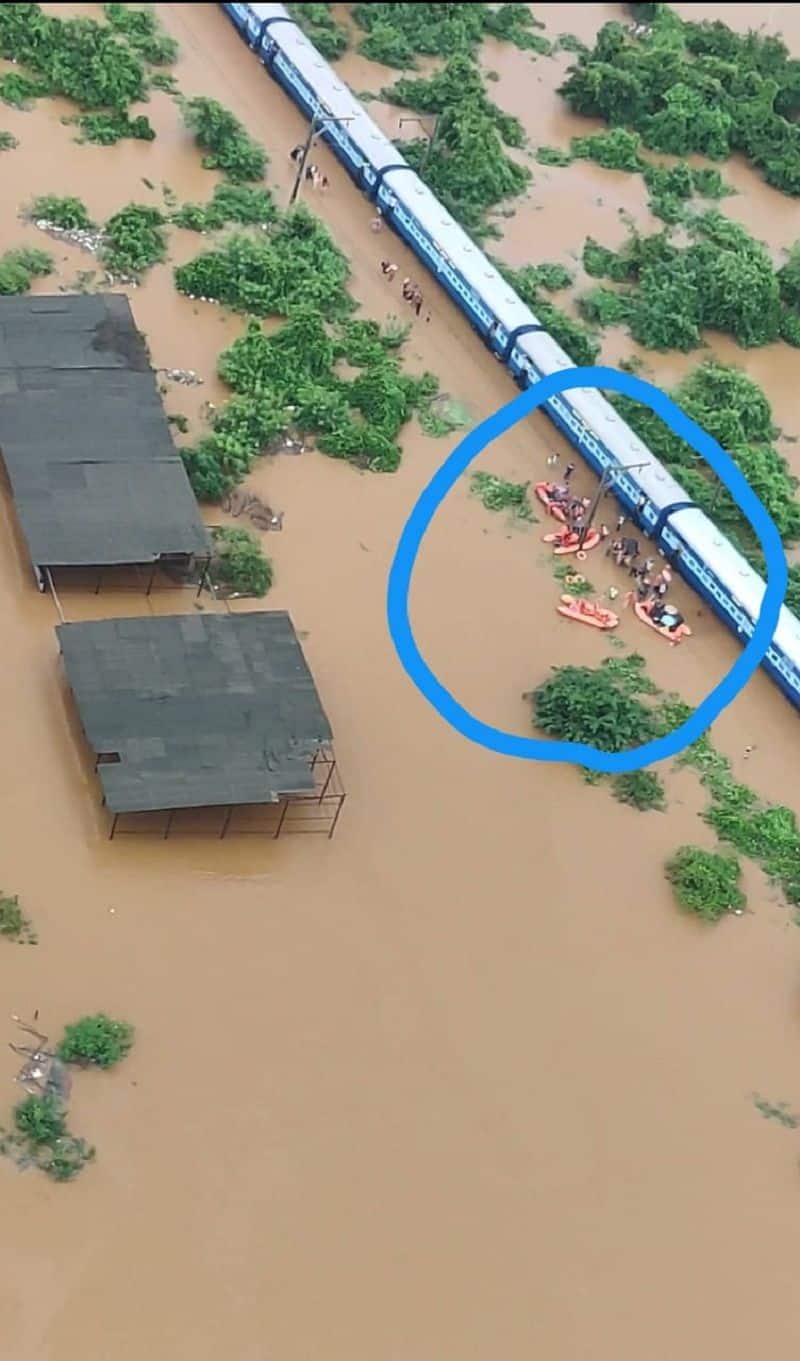 Train stuck in heavy rain on the railway track, navy and NDRF rescued 900 passengers sent save place