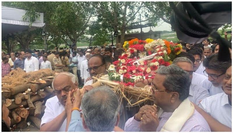 homage paid to jaipal reddy venkaiah naidu gets emotional mortal remains carried by k r ramesh kumar