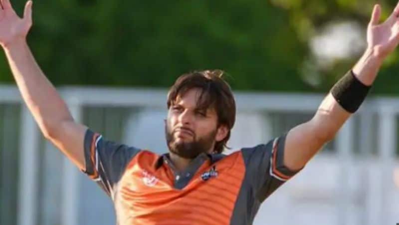 shahid afridi done unwanted record in cricket