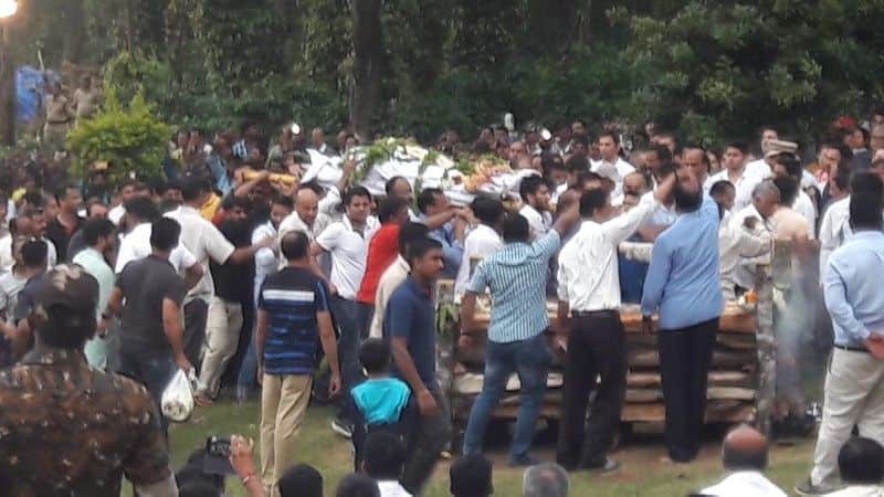 VG Siddhartha's final rites: 10,000 people pay last respects, cremation held in Chikkamagaluru