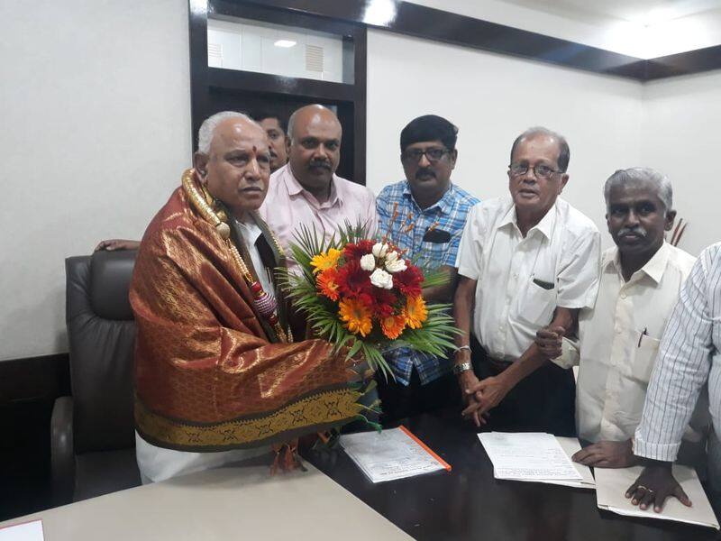 Karnataka Union of working journalists memorandum to CM BS Yeddyurappa