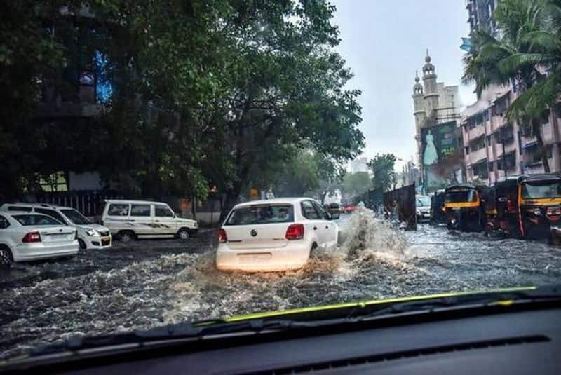 5 safe practices while driving in water logged roads during flood