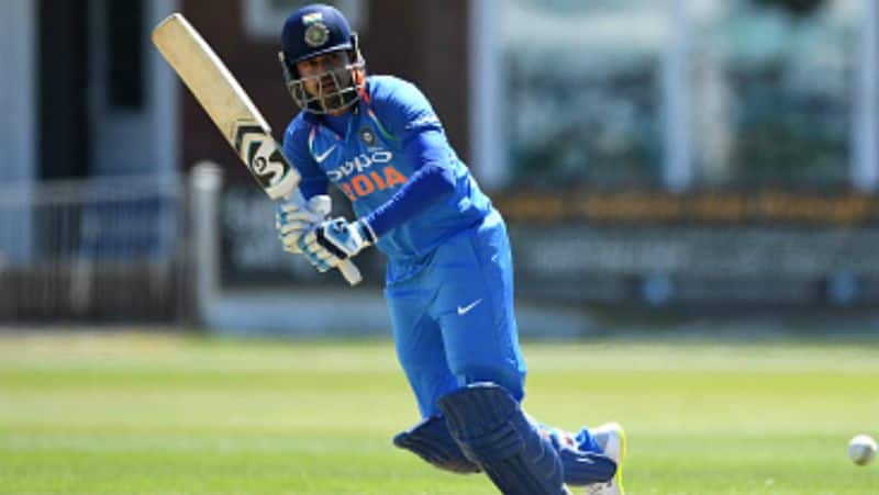 gavaskar hails shreyas iyers batting in second odi against west indies