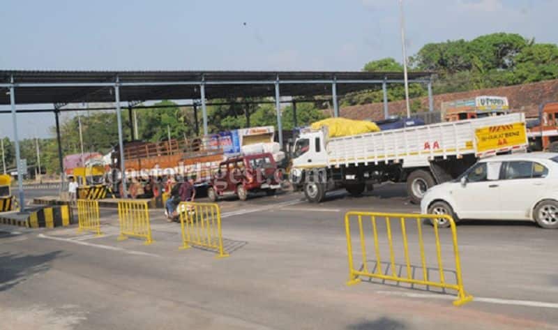 toll gate workers attacked ayyapa devotees in madurai