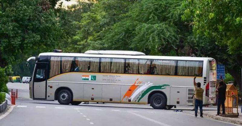 delhi -lagore bus service cut