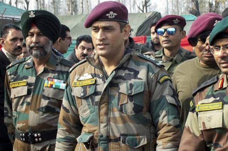 dhoni in kashmir border protection