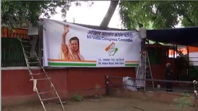 Along with Sonia's entry in Congress, Rahul has also 'exit' from posters