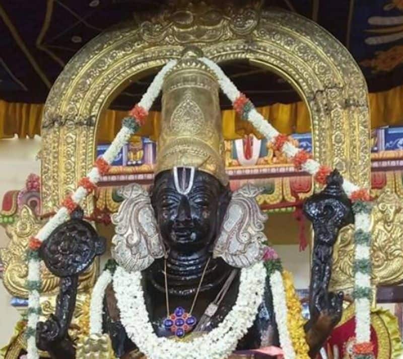 new born  babe who delivered in athi varadar temple named as athi varadar