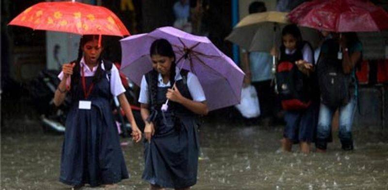 due to heavy rain leave for vellore schools and colleges