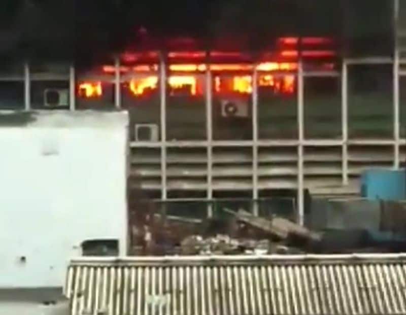 heavy fire broke in delhi AIIMS
