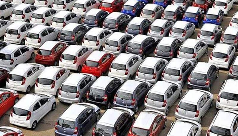 What is the reasons of crisis in Indian automobile industry