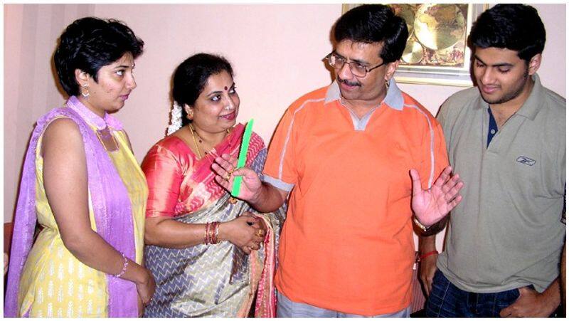 Padma Seshadri school bribe issue - complaint against madhuvanthi