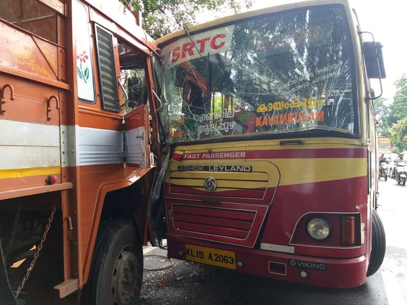 ksrtc bus accident in alappuzha